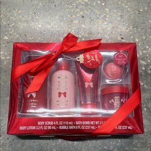 Velvet Berry Gift Set with Red Ribbon